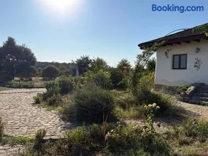 Casa din Pamant in Mijlocul Naturii - Image 1