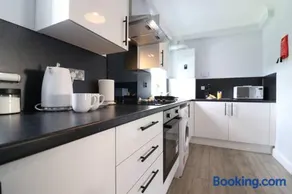Lovely 2 BR flat, sleeps 4 - Image 3