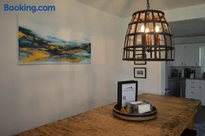 Friday Fowls Cottage - Beach - Sauna - Hot tub - Fireplace - Wine - Image 1