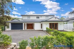 Room with Scenic Bush Views, Tranquility, Central Location - Image 4