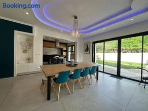16 personnes - Jacuzzi -Wi-Fi Netflix - Parking - Image 3