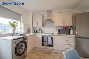 3 Bedroom house in Cumbernauld with walk in shower - Image 3