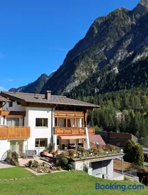 Haus Saroja - Image 1