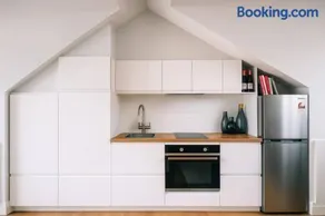 Spacious Architect-Designed Studio in Redfern - Image 2