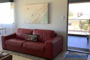 Fabulous 2 Bedroom Apartment Great ocean Views - Image 3