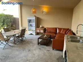 Stylish & idyllic Finca with private garden 5 min walking from South Beach Barcelona in Gava Mar - Image 4