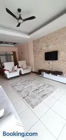 Penthouse Five - The Beautiful 3Br En-suite Apt - Image 2