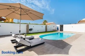 Villa with swimming pool, football field and outdoor kitchen - Image 1
