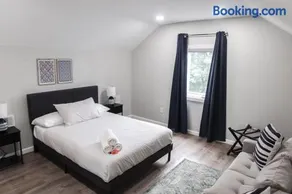 8BR 4BA Home Near NYC -Sleeps 16 - Image 4