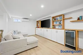 Coastal Retreat with pool and walk to beach - Image 3