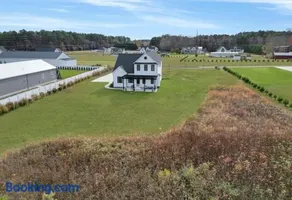 Luxurious Eastern Shore Getaway - Image 3