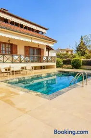 Zeusplace Magic Pool Villa - Image 2