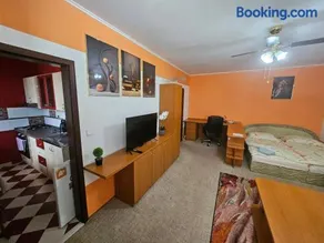 WOLF APARTMAN Luxusné ubytovanie s plnou výbavou s Bezplatným parkovaním SMART TV a Optickým Internetom Priamo v Považskej Bystrici Tichá lokalita s Všade blízko Vhodné pre Jednotlivcov Rodiny Pracovné cesty Turistiku aj Oddych Plne vybavená Kuchyňa - Image 4