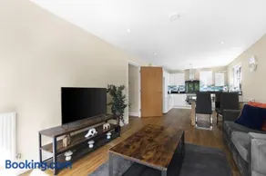 Heathrow Living 2BDR 2BA Apt by 360 Stays - Apt 12 - Image 3