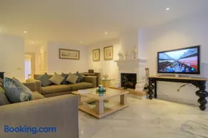 Apartment in White Pearl Beach - Image 2