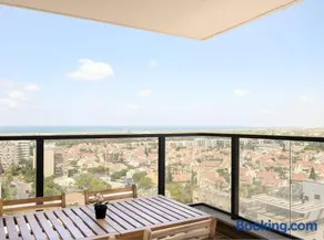 3BR charming on the 14th floor overlooking the sea - Image 2
