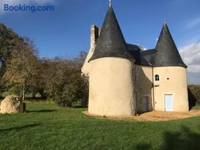 Le châtelet du château de Marcilly - Image 1