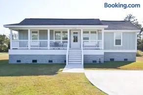 4BR Soundfront cottage Private Dock Fishing - Image 1