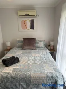 Lbarza Family Friendly 3BR with backyard & single garage near Hospitals & Sporting grounds - Image 4