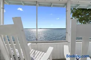 Sunset Cottage: Bayfront 3BR cottage with beach access, fire pit, WiFi, and Acadia nearby - Image 3