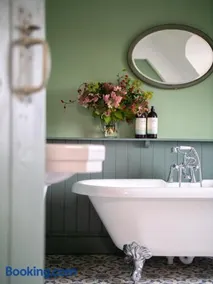 Sawcliffe Manor Country House with Spa, Free Parking, Catering, Self Checkin, Farmstay - Image 2