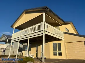 Nellies Hideaway 1 20 Troon Drive - Image 2