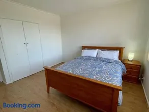 Central Apartment near Dandenong Hospital & Market - Image 1