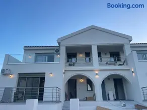 ELENI & MEMAS Luxury Apartments Kefalonia - Image 1
