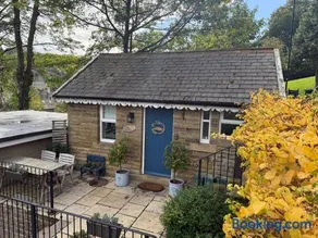 "The Lodge", Holmfirth - Image 4