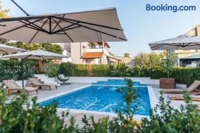 Villa Zdenka with heated pool - Image 2