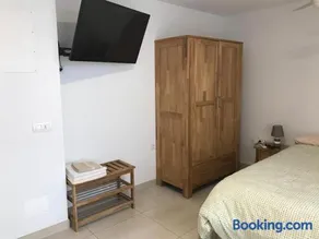 Estudio nuevo con baño, cocina y gran terraza - Image 4