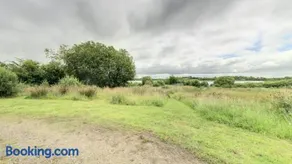 Lakeside retreat - Image 3