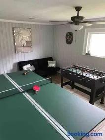 Farmhouse with game room, fire pit and creek - Image 1