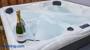 Shoreland Lodges - Holly Lodge - Image 3