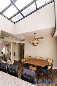 Downtown Luxury 2BR Penthouse Loft - Sleeps 8-9 - Image 2
