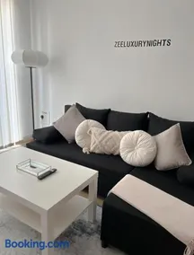 Chinatown Suite with FreePark and Netflix - Image 4