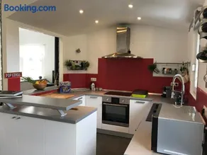 Agréable villa entièrement équipée avec terrasse, barbecue et jardin | Vue jardin - Image 5
