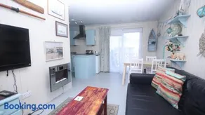 17H Medmerry Park 2 Bedroom Chalet - Image 3