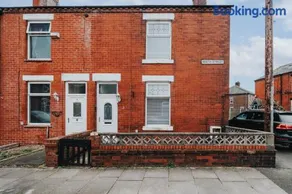 Luxury Haven 3-BDR House - Perefct for Contractors & Long Stays - Guests 8 - Hi-Speed Wi-Fi - Private Garden - Free Street Parking - Image 5