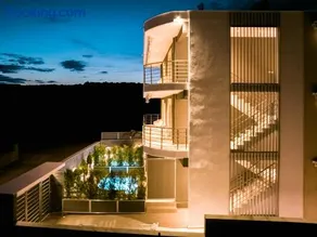 Olynthus Luxury Rooms & Suites - Image 2