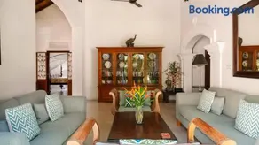 Coconut Grove - 4BR Villa, Cook, Pool - Image 4