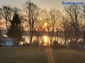 Bizlodge County Greenside Lakeview - Image 1