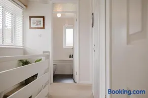Charming 3-Bedroom Holiday Retreat - Image 1