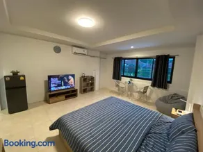 84 Bar & Guest House - Image 2