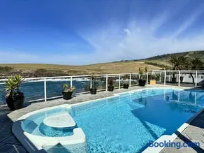 42 Loves Bay 5 Bedroom Sea cliff View House with Pool - Image 3