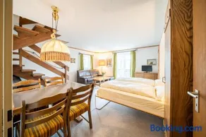 6404 Geraeumige 2,5 Maisonette-Wohnung im Dachgeschoss mit Balkon und Blick auf den Inn - Image 2