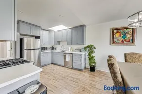 Gorgeous 4br2ba home near Ocean Beach - Image 1