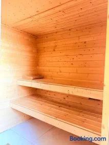 Maison privative SPA Jacuzzi Sauna Salle de jeux - Image 2