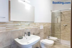 Balbiana Lake Apartments - Image 2