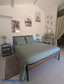 La chambre de Ptitruc au coeur du maquis - Image 3